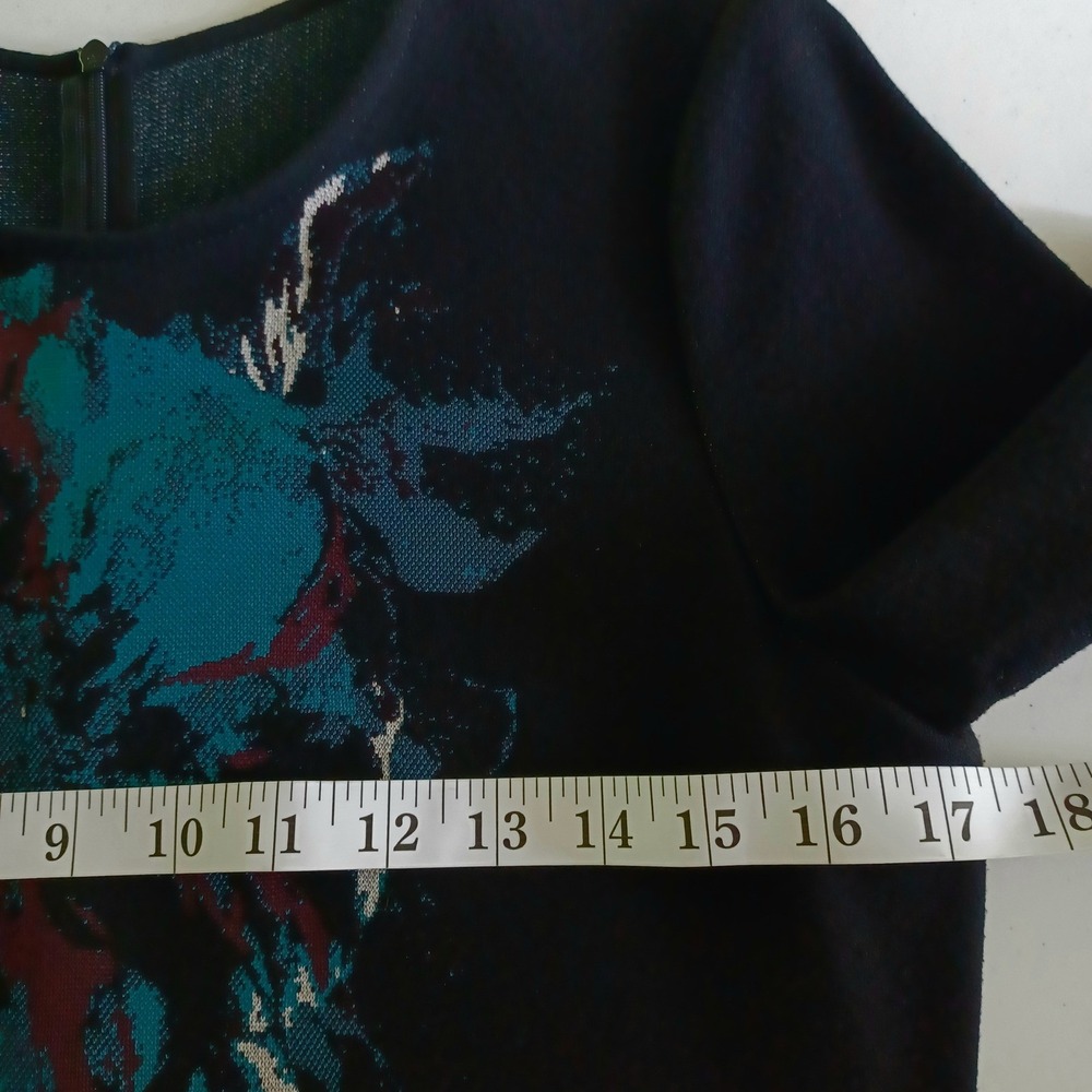 St. John Black Knit Sheath Dress Abstract Floral Intarsia Short Sleeve Size 6 - Picture 6 of 12